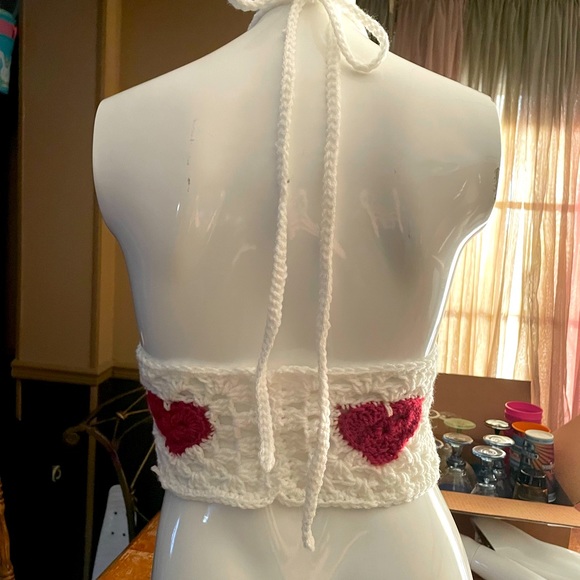 This crochet top is perfect for Valentine’s Day! - Picture 2 of 3